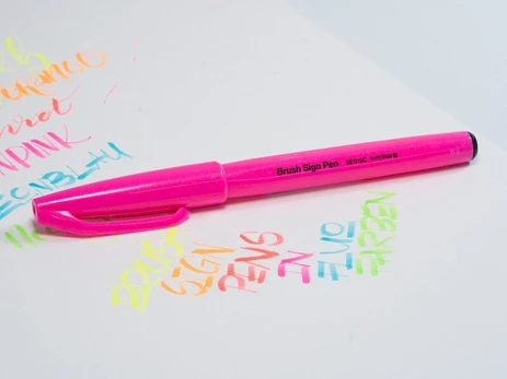 Pentel Brush Sign Pen fluo rožinis teptukinis rašiklis